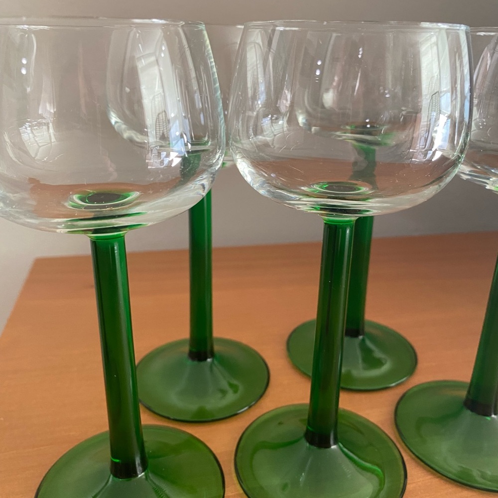 Set of French Luminarc wine glasses